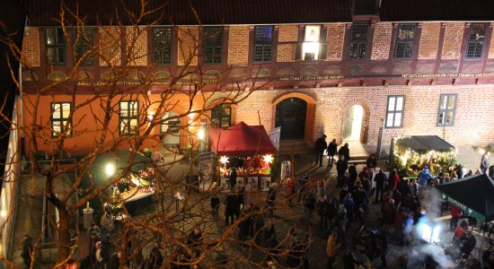 Blick vom turm auf die kleine Bleckeder Schloss Weihnacht, © Biosphaerium Elbtalaue GmbH