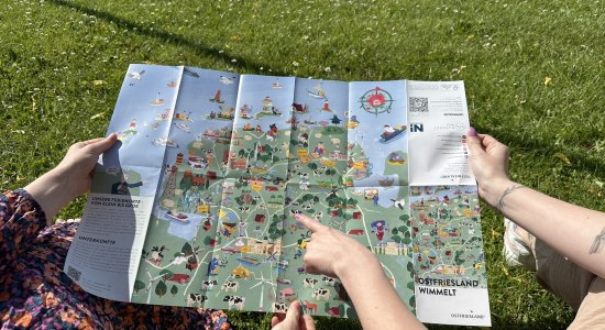 Die neue Wimmelbildkarte für Ostfriesland lädt zum Informieren und Entdecken ein., © Ostfriesland Tourismus GmbH