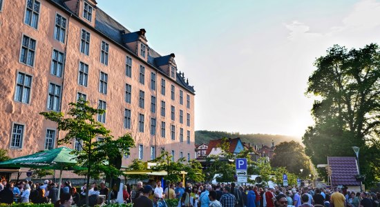 Veranstaltungen Hann. Münden im Hintergrund Welfenschloss, © Hann. Münden Marketing GmbH